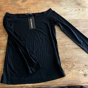 Off the shoulder or boatneck top! Super cute size large.